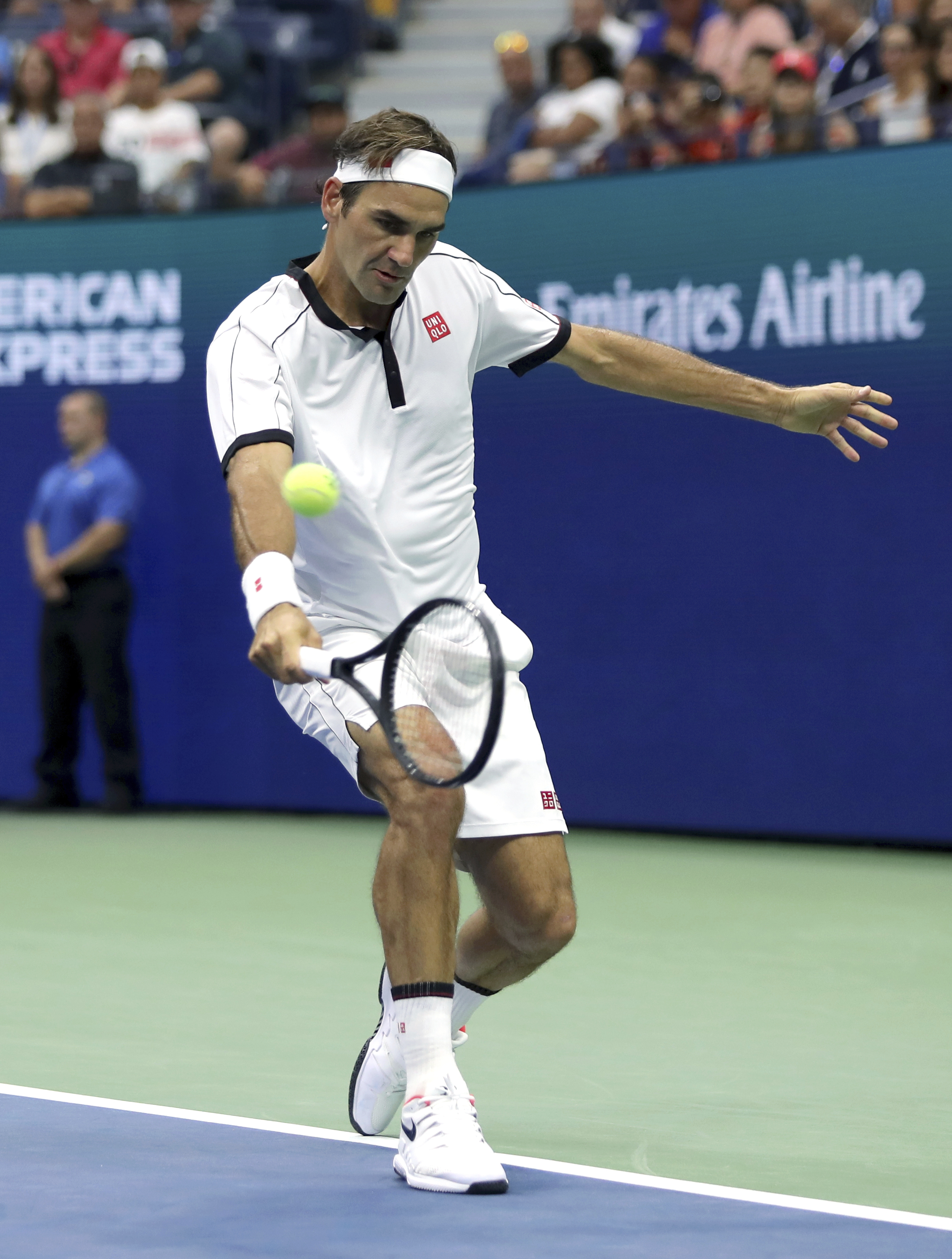 意大利网球队爆冷美国网球队，费德勒高光表现的简单介绍