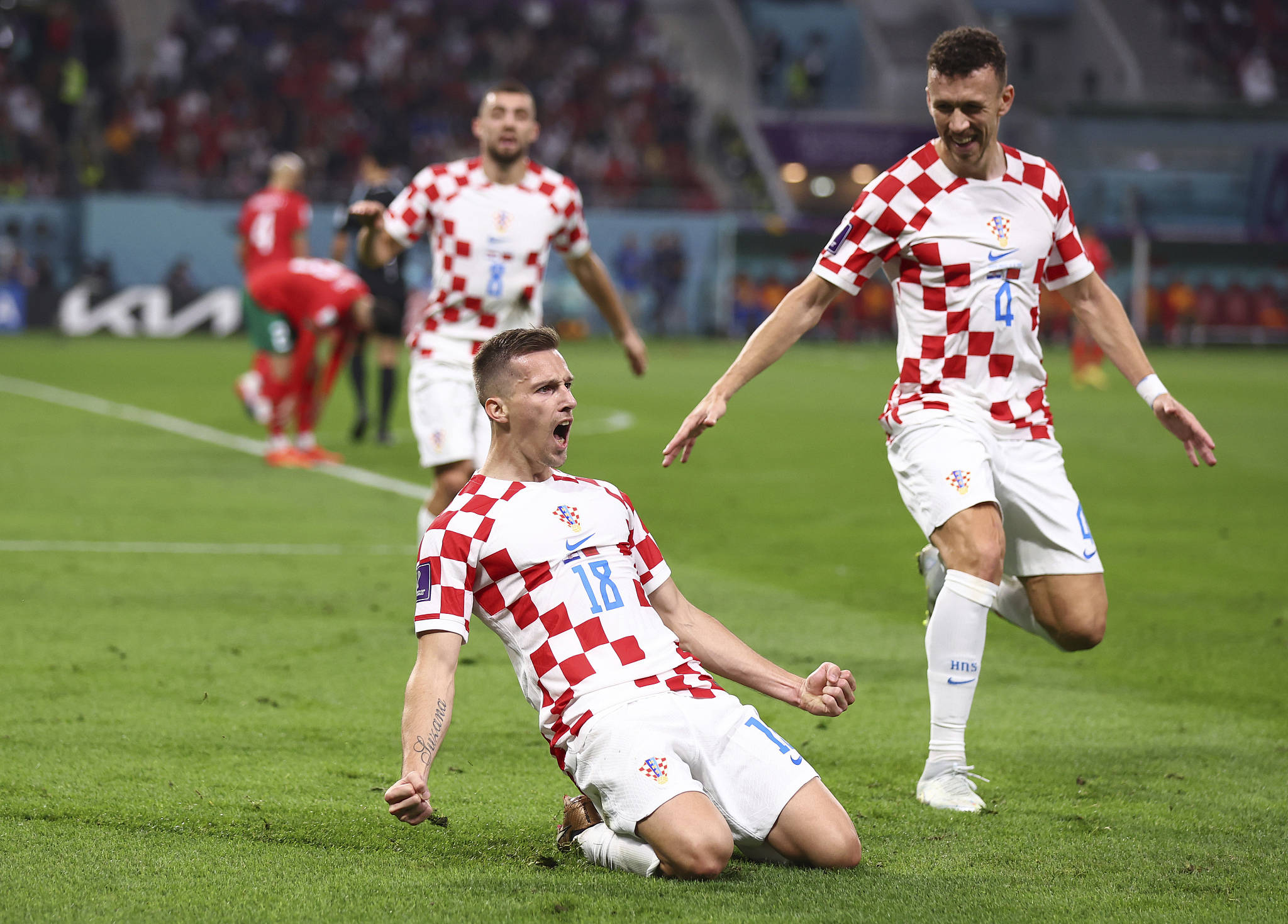 包含克罗地亚队在欧国联比赛中再胜强敌的词条