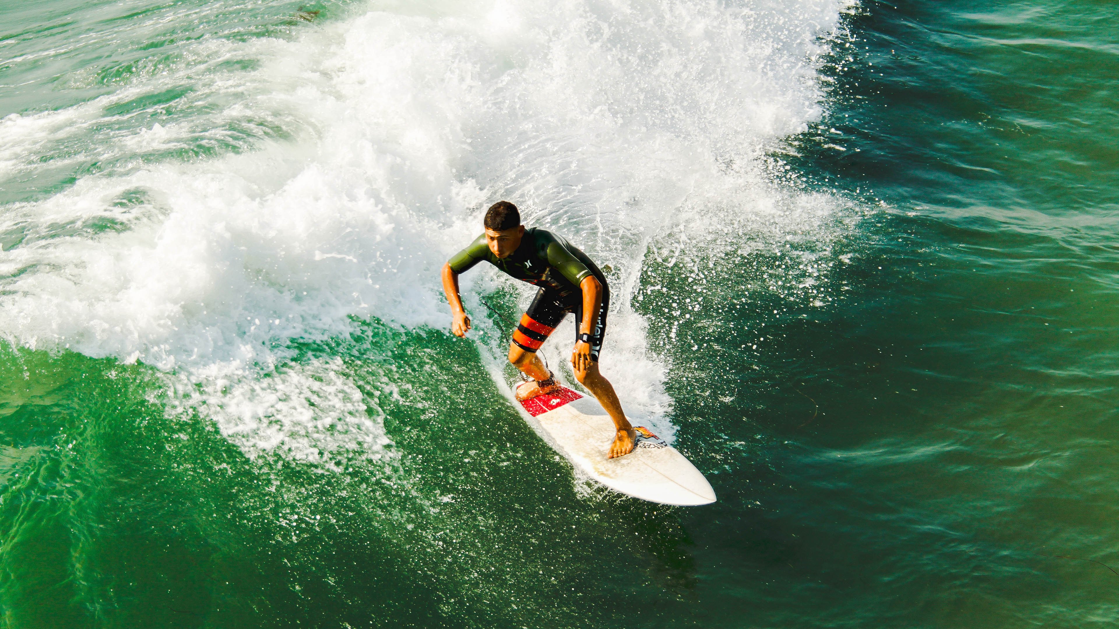 绝杀之翼,武切维奇压哨一击,老鹰惊险啄伤广厦