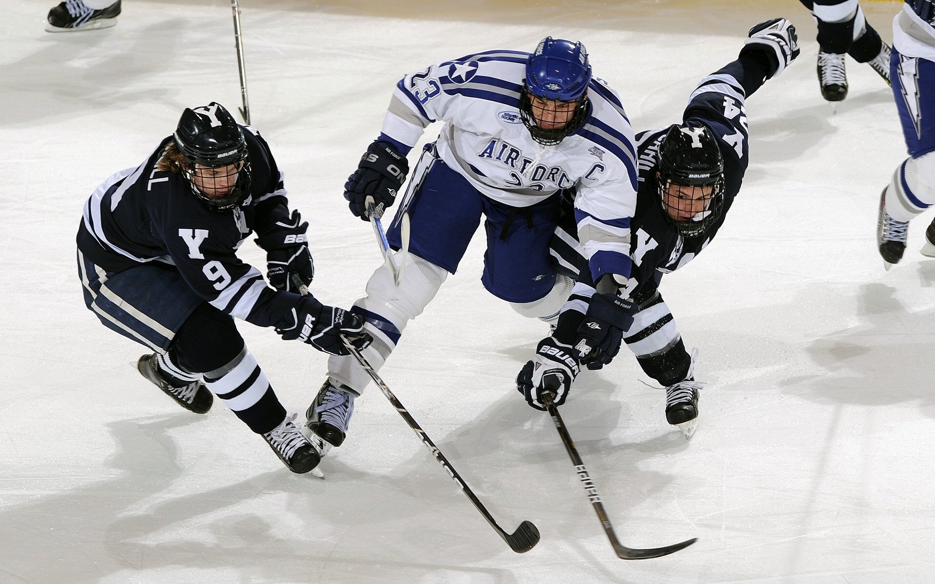 拉梅洛稳定输出不掉线,湖人压哨击败独行侠